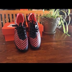 BNIB women's Magista Nike soccer cleats